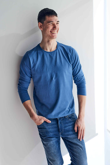 front view of model wearing Easy Mondays medium ocean blue colored long sleeved crew neck sweatshirt